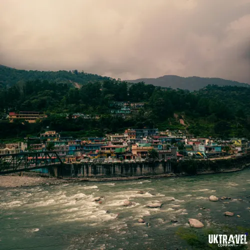 Lansdowne destination wedding location with river and hills