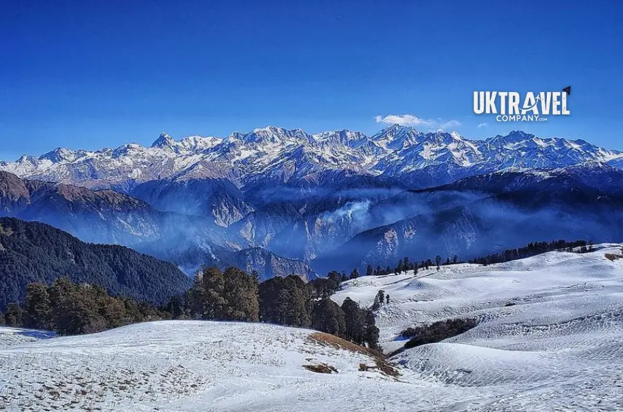 Dayara Bugyal Trek Package featured image showing snowy meadows and Himalayan mountain views in Uttarakhand.